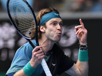 他用实际行 他用实际行